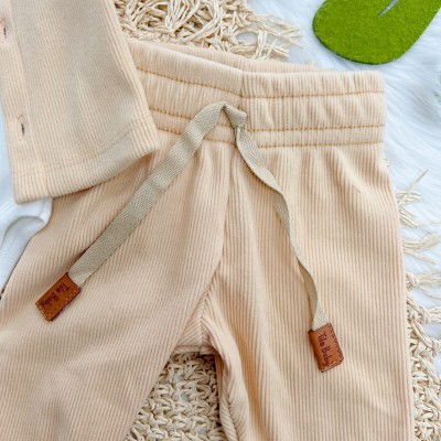 Conj. Casaco com Botões, Body Leãozinho Roar e Calça Soft Canelado - Bege